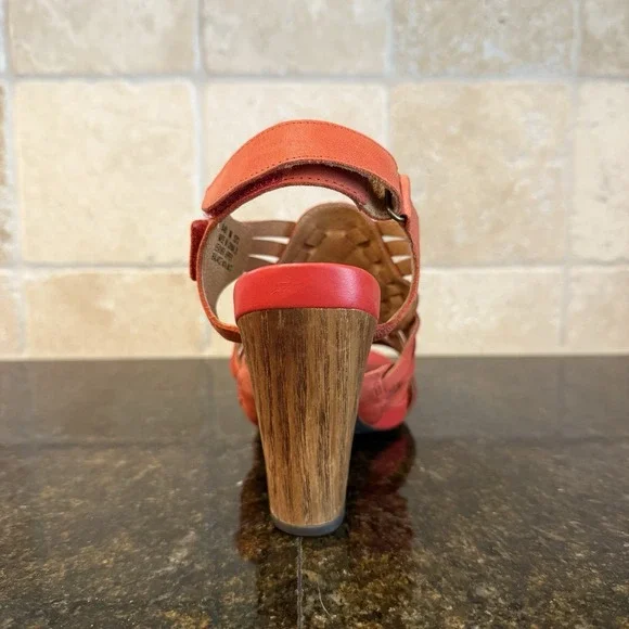 Clarks Red Woven Sandals - Picture 8 of 14